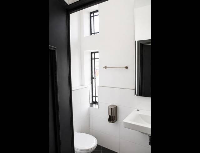 180M² BUILDING TO LET IN WOODSTOCK